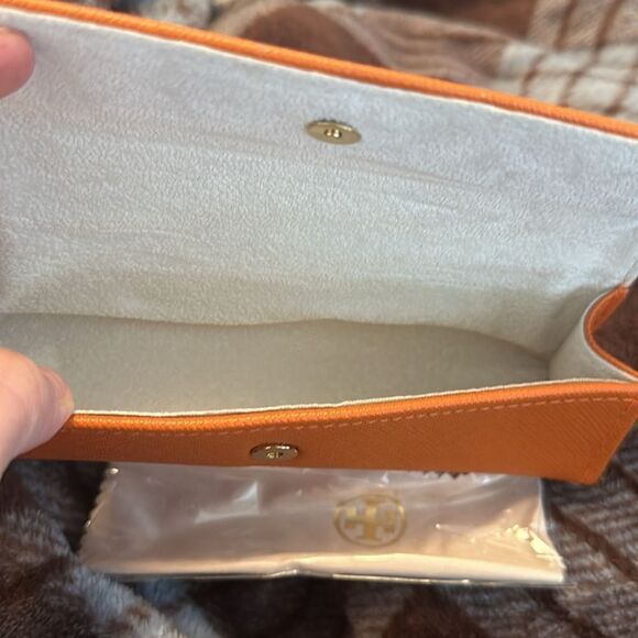 NWOT Tory Burch Eyeglasses Case with Cleaning Cloth - Picture 5 of 6